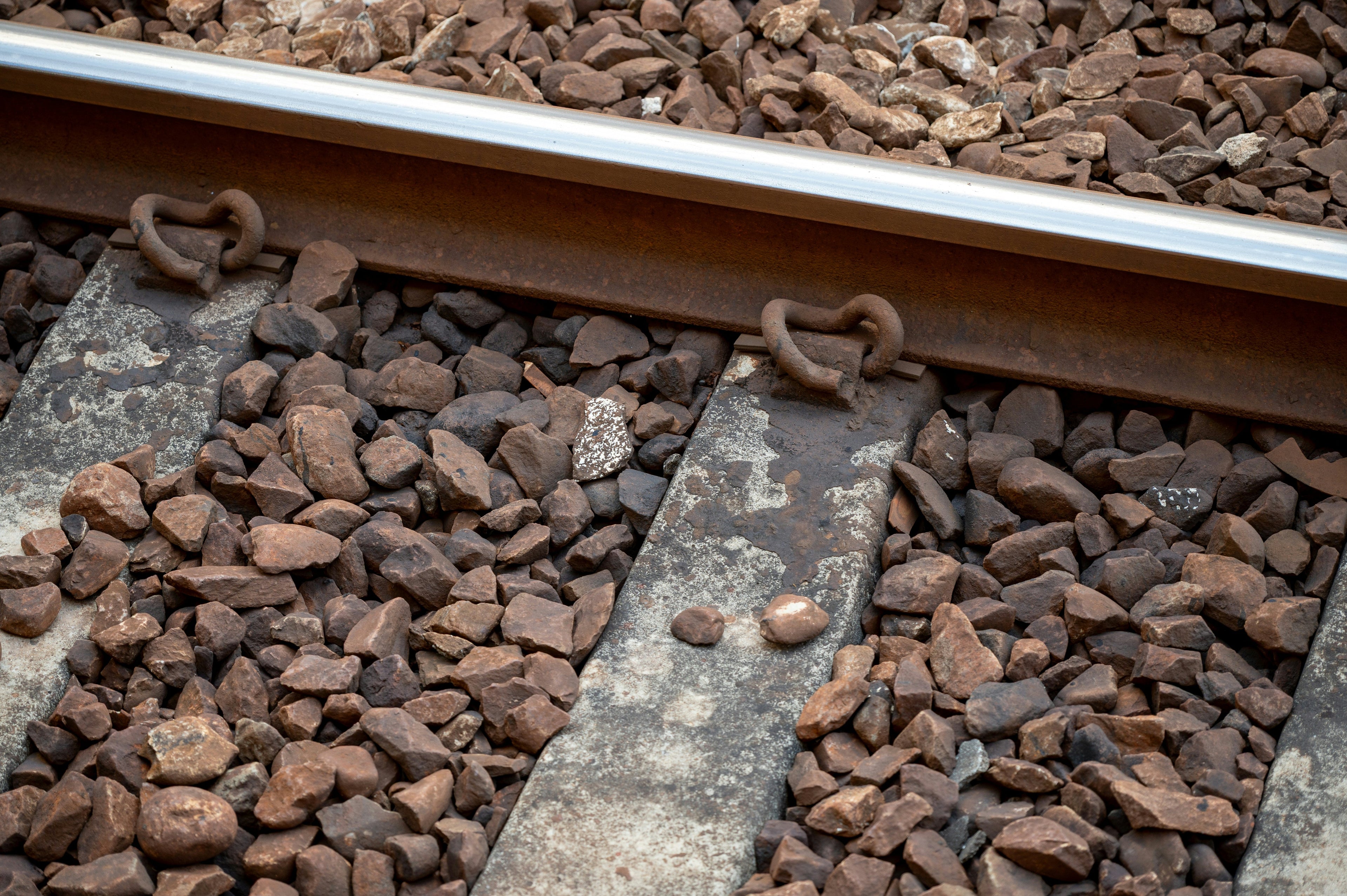 3 Easy Ballasting Tips for Model Train Layouts (Beginner Guide)